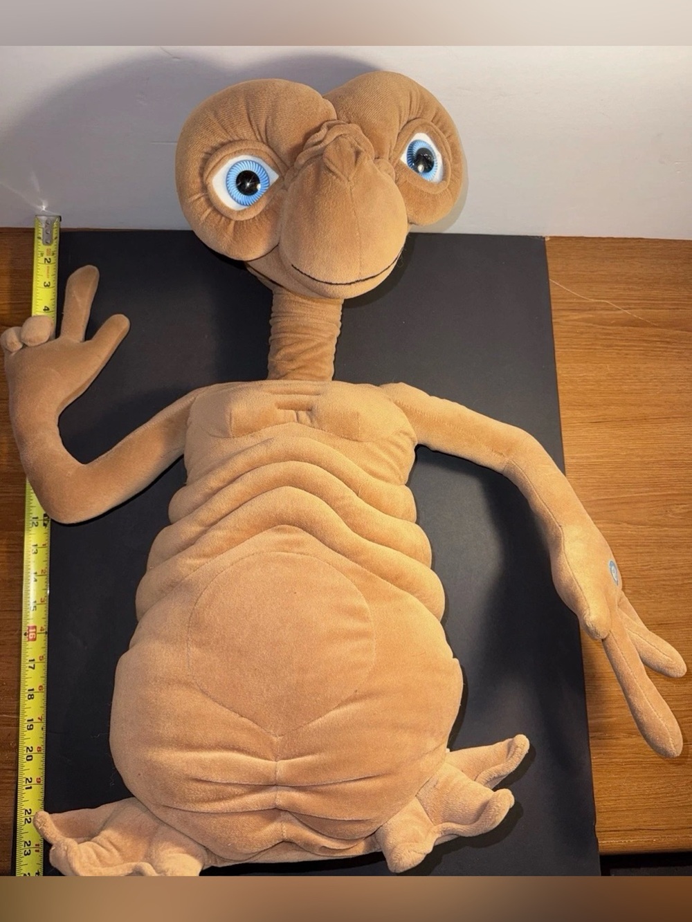 ET Vintage Plush 21” Doll Toys R Us Exclusive Lights Up